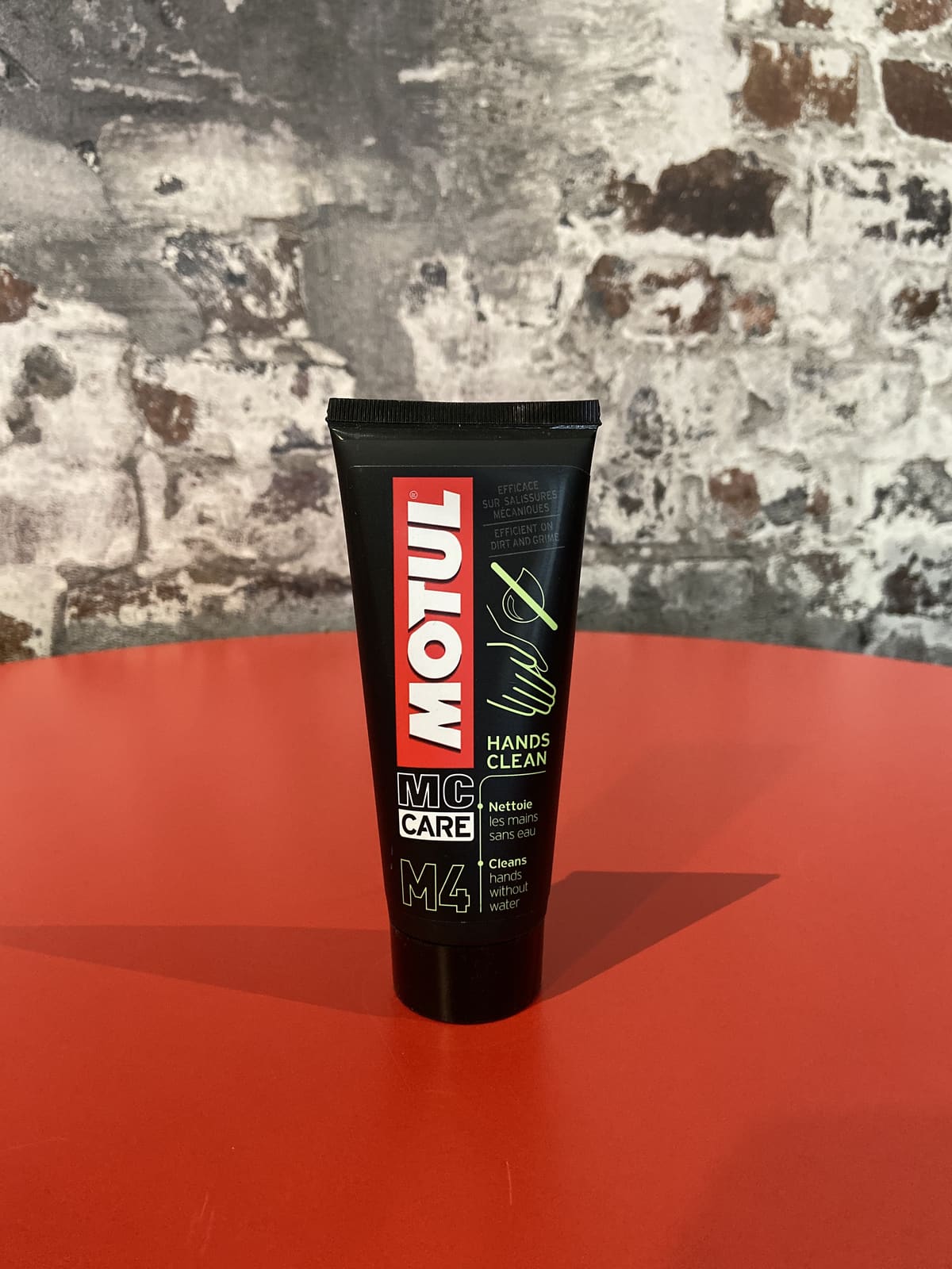 MOTUL MC CARE ™ M4 Hands Clean